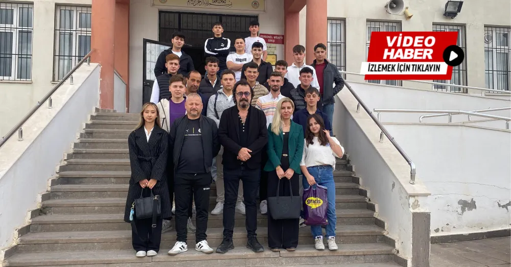 NİĞDE’DE BERBERLER ÖĞRENCİLERİN SAÇ KESİMİNİ ÜCRETSİZ YAPTI