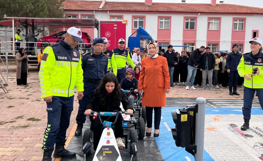 SAZLICA OKULU’NDA “UYGULAMALI TRAFİK EĞİTİMİ” ETKİNLİĞİ DÜZENLENDİ