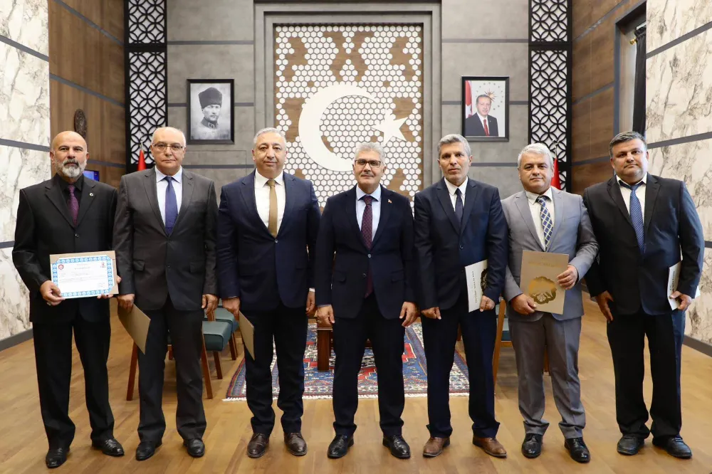 VALİ ÇELİK’TEN PATATES ARAŞTIRMA ENSTİTÜSÜ PERSONELİNE BAŞARI BELGESİ