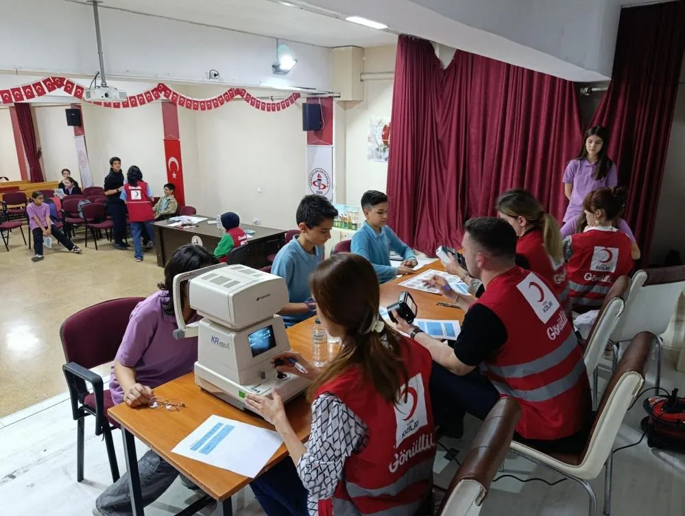 ORTAOKUL ÖĞRENCİLERİNE GÖZ SAĞLIĞI TARAMASI