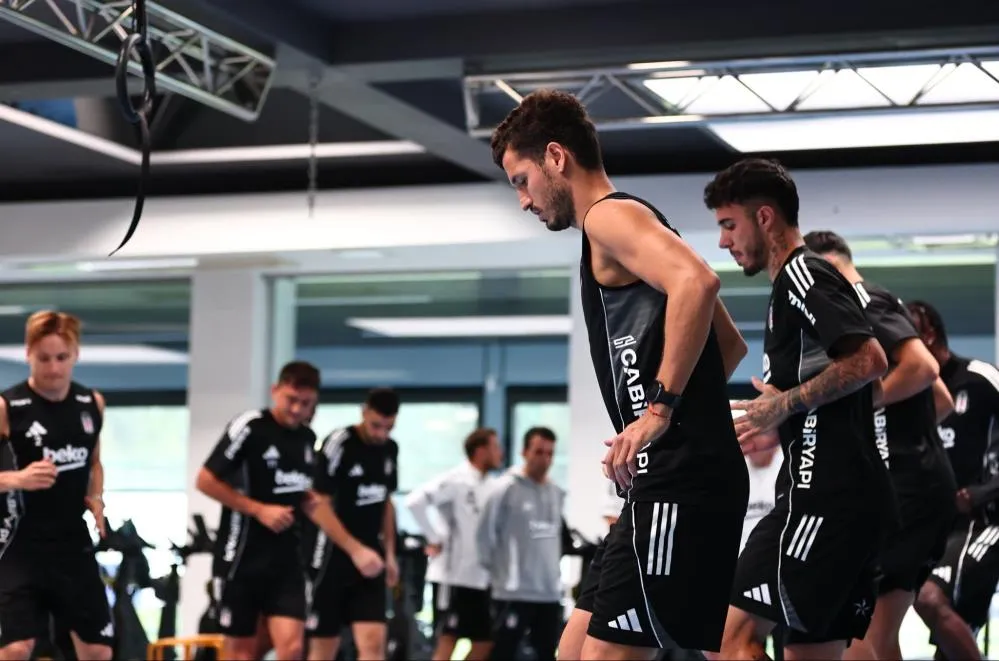 BEŞİKTAŞ, SALONDA ÇALIŞTI