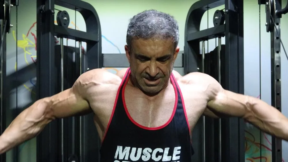 MESAİDE CAN KURTARIYOR, MESAİDEN SONRA EN AĞIR KİLOLARI KALDIRIYOR