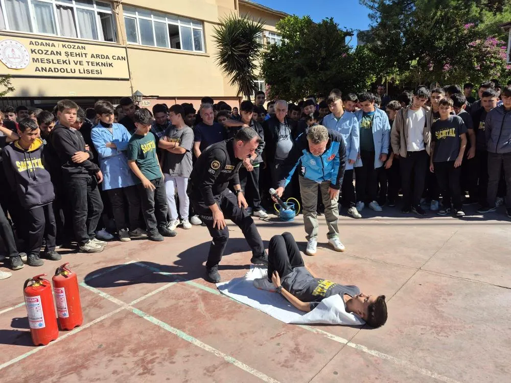 ÖĞRENCİLER DEPREM VE YANGIN TATBİKATI YAPTI