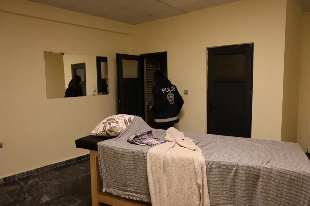 MASAJ SALONUNA FUHUŞ BASKINI! 6 MAĞDUR KADIN KURTARILDI