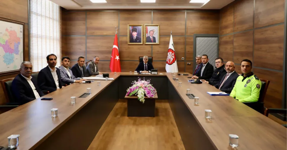 NİĞDE’DE TRAFİK DÜZENLEMELERİ MASAYA YATIRILDI