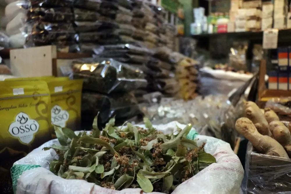 NİĞDELİ VATANDAŞLAR SOLUĞU AKTARLARDA ALDI