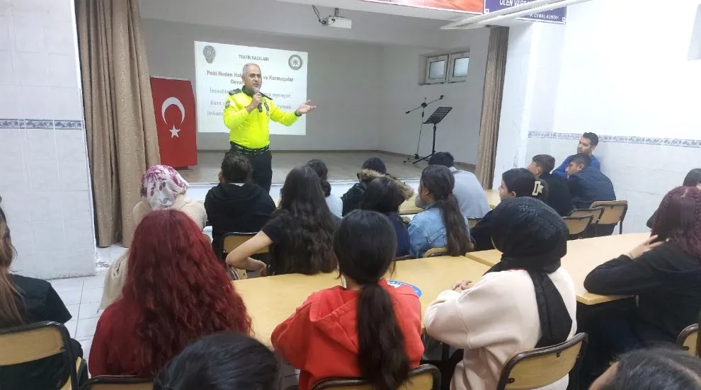 NİĞDE’DE ÖĞRENCİLERE TRAFİK EĞİTİMİ VERİLDİ