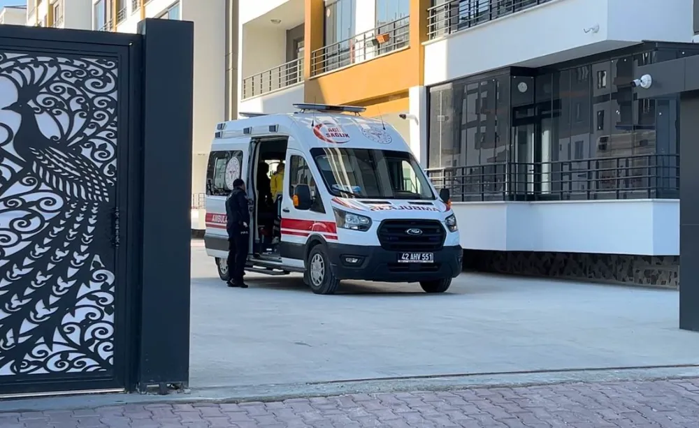 SİLAHLA OYNARKEN KENDİNİ YARALADI