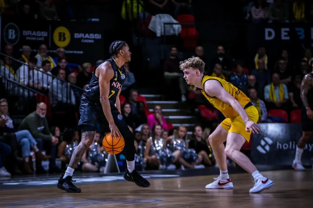 MSK ERKEK BASKETBOL TAKIMI AVRUPA’DAKİ İLK GALİBİYETİNİ KAZANDI