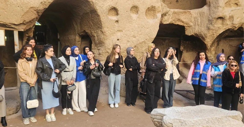 GENÇLER NİĞDE’NİN TARİHİ VE DOĞAL GÜZELLİKLERİNİ KEŞFETTİ