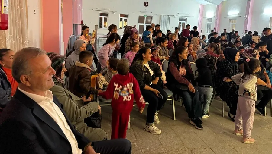 ALTUNHİSAR’DA ÇOCUKLAR SİHİRBAZ EVA İLE EĞLENCELİ BİR GÜN GEÇİRDİ