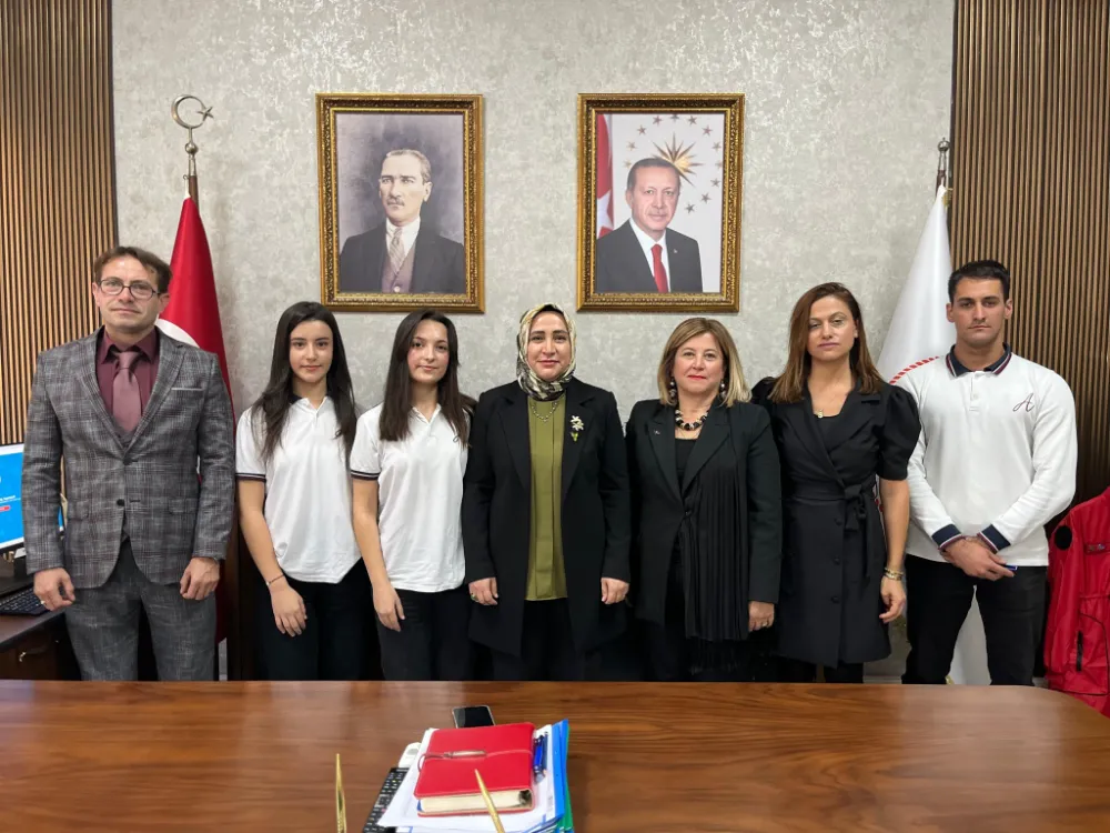 ÖZBEK, ÖĞRENCİLERLE “EĞİTİM EVDE BAŞLAR” DERGİSİ İÇİN RÖPORTAJ YAPTI