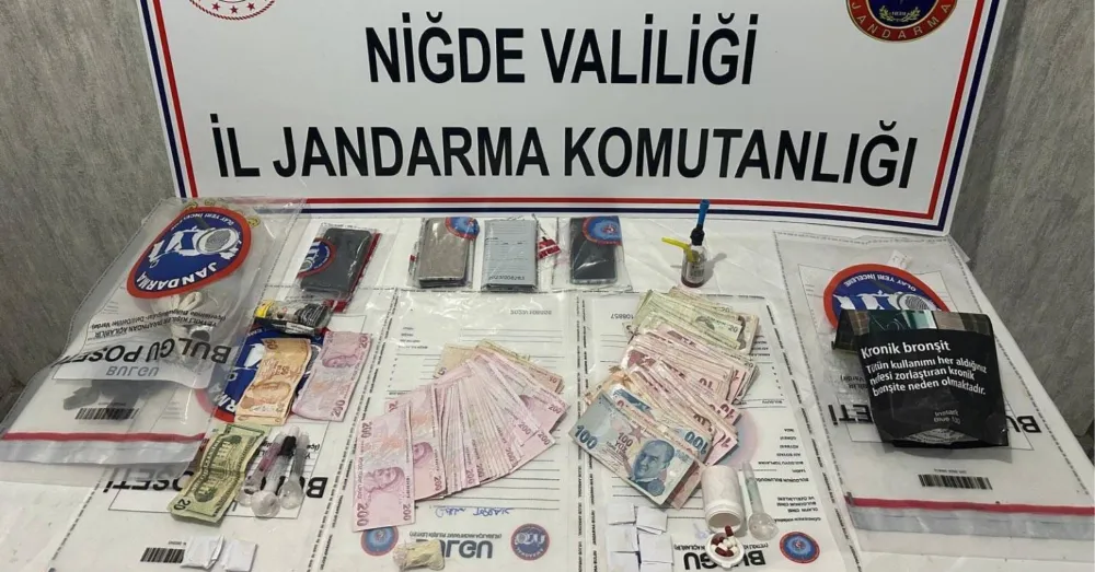 NİĞDE’DE TİCARİ ARAÇTA BONZAİ VE SENTETİK HAP ELE GEÇİRİLDİ