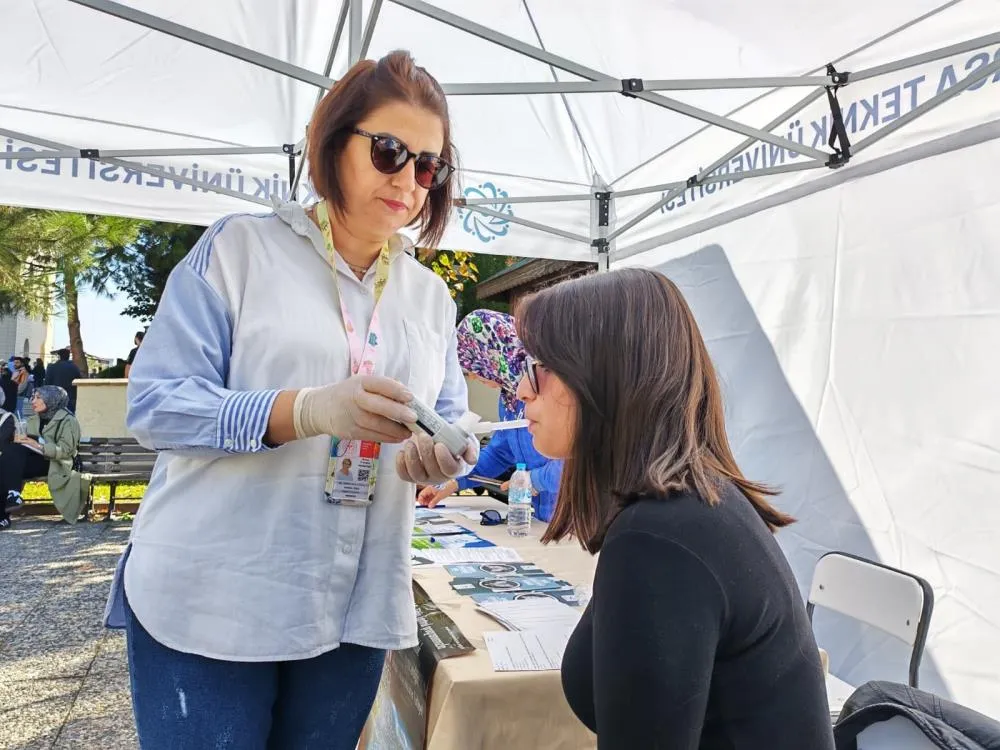 MOBİL EKİPLER VATANDAŞLARI SİGARA BIRAKMAYA TEŞVİK EDİYOR