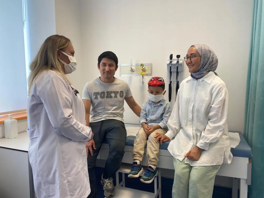 KIRGIZİSTANLI MİNİK BAİHAN, TÜRKİYE’DE YAPILAN KEMİK İLİĞİ NAKLİYLE HAYATA TUTUNDU