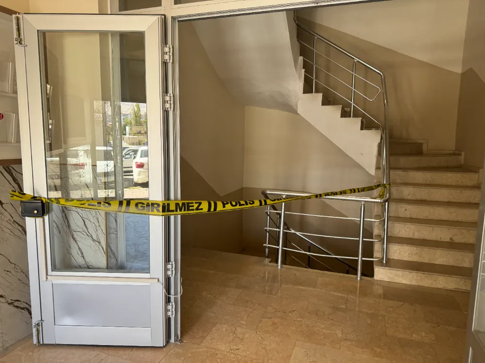 NİĞDE’DE MERDİVEN BOŞLUGANA DÜŞEN ŞAHIS AĞIR YARALANDI