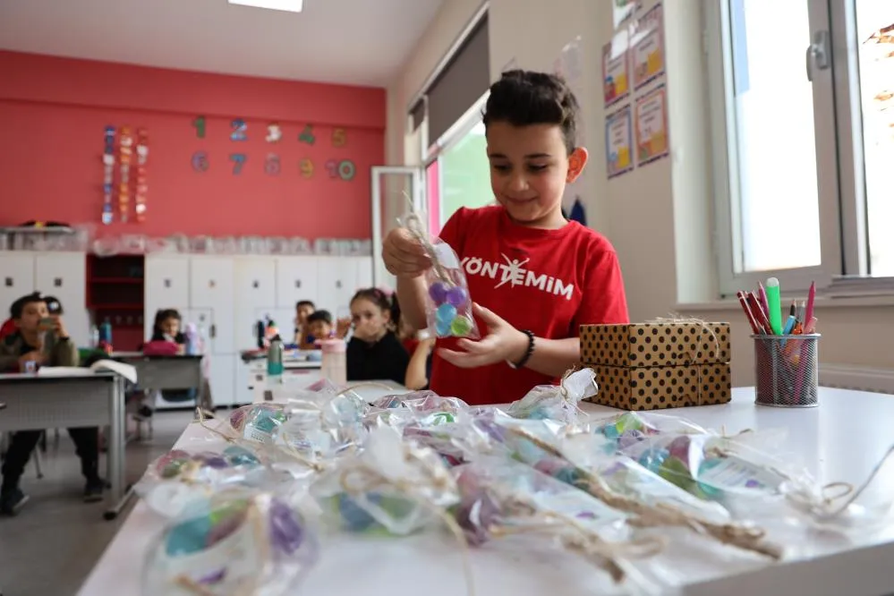 ÇOCUKLARDA EL YIKAMAYA TEŞVİK ETMEK İÇİN MEYVE ŞEKLİNDE SABUN TASARLADI