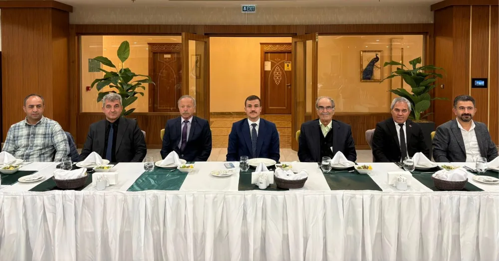 ULUKIŞLA KAYMAKAMI GÖKÇE, MUHTARLARLA BİR ARAYA GELDİ