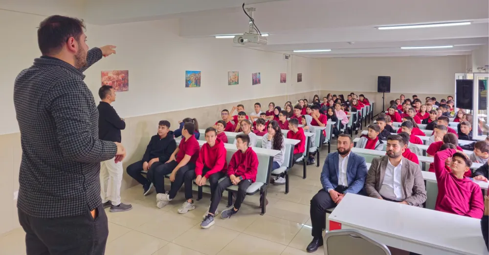 BOR’DA “DEĞİŞMEYEN DEĞERLER” KONFERANSI YOĞUN KATILIMLA GERÇEKLEŞTİ