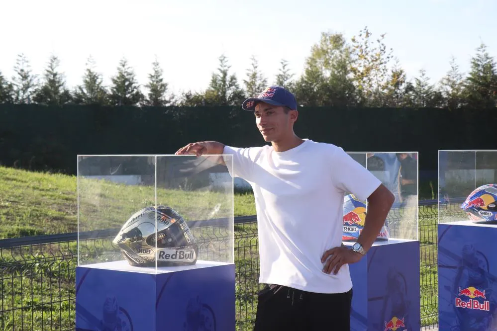 TOPRAK RAZGATLIOĞLU: 