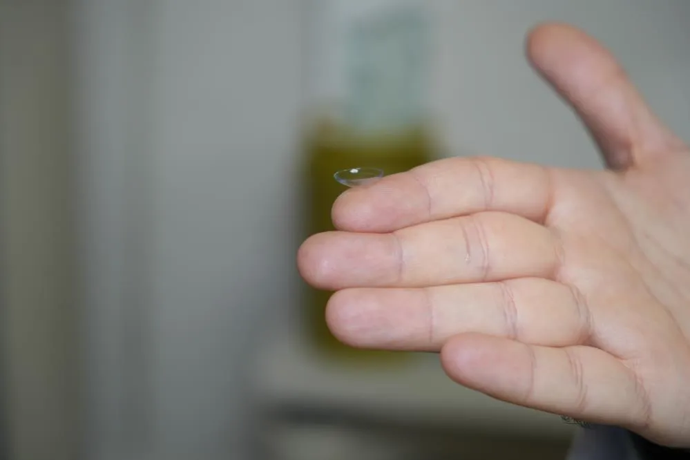 UYGUNSUZ KONTAKT LENS KULLANIMINA DİKKAT: 