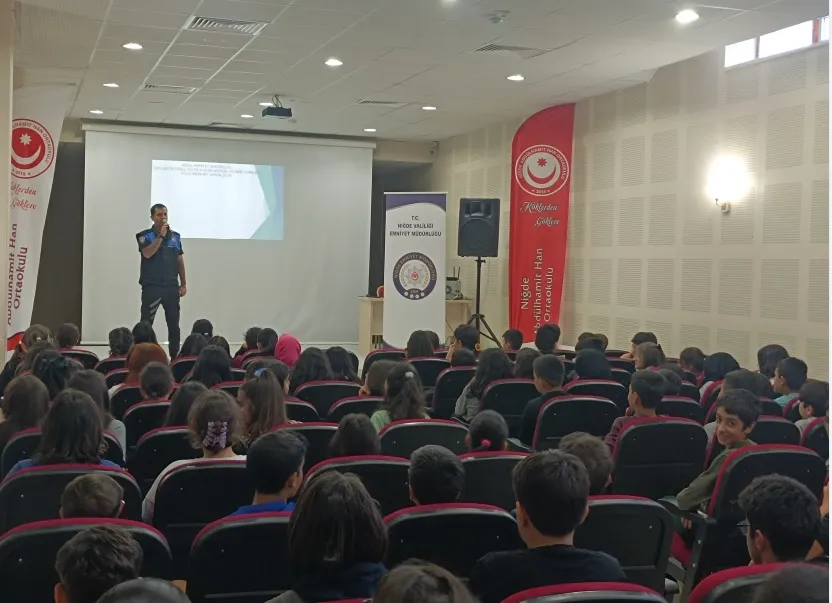 NİĞDE’DE ÖĞRENCİLERE “TEMEL GÜVENLİK KURALLARI” EĞİTİMİ VERİLDİ