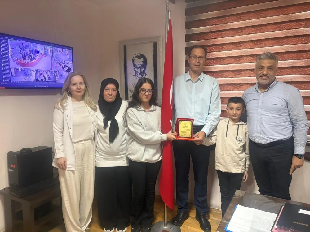 GENÇ KIZ SAĞLIĞINA KAVUŞTU, ANNESİ HASTANEYE BAĞIŞ YAPTI