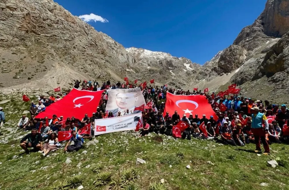 NİĞDE’DE CUMHURİYETİN 102. YILINDA  102 DAĞCI EMLER ZİRVESİ’NE TIRMANACAK