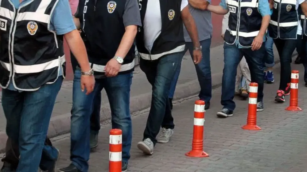 FUHUŞ ÇETESİ ÇÖKERTİLDİ: 5 KİŞİ TUTUKLANDI