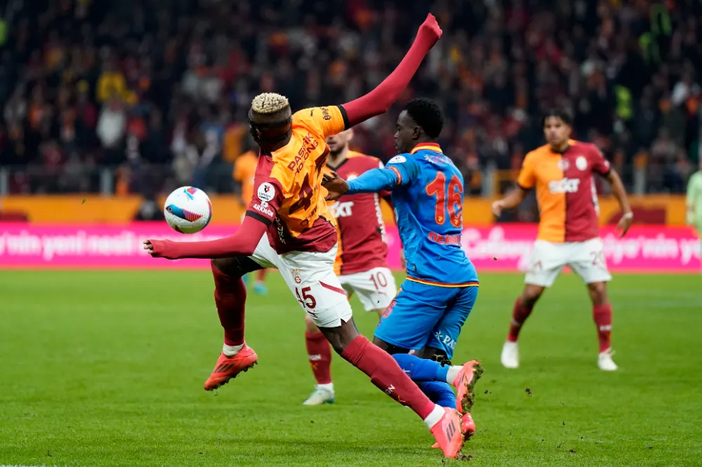 EN ÇOK ATAN, EN AZ GOL YİYENE KARŞI