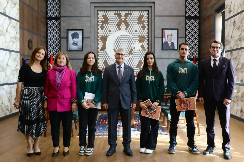 ÖĞRENCİLERDEN VALİLİK MAKAMINA ZİYARET: E-DERGİ RÖPORTAJI GERÇEKLEŞTİRİLDİ