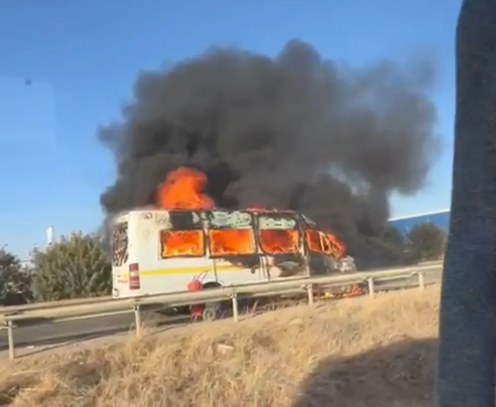 ÖĞRENCİ SERVİSİNİN ÇARPTIĞI MOTOSİKLET SÜRÜCÜSÜ FECİ ŞEKİLDE HAYATINI KAYBETTİ