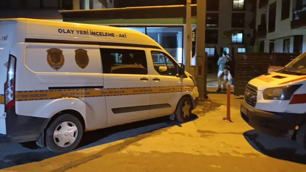 ÖNCE ANNE VE BABASINI SONRA KENDİNİ ÖLDÜRDÜ