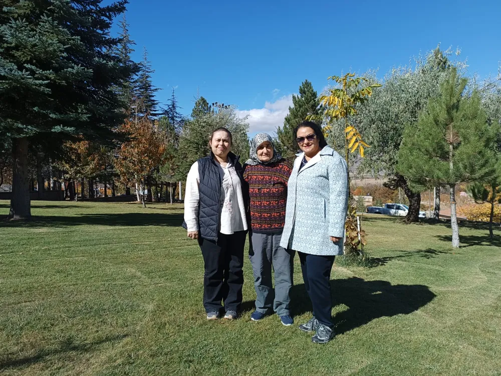 70 YAŞINDAKİ HATUN OKURKAN CUMHURİYET ZİRVESİNE KATILACAK