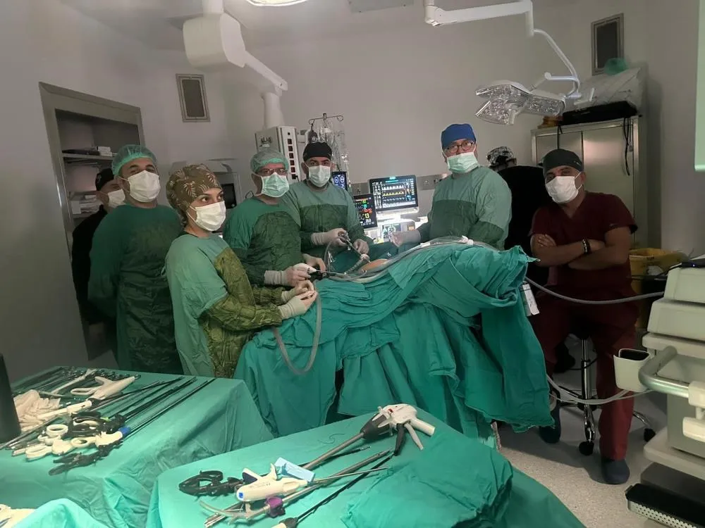 DOĞUŞTAN RAHMİ OLMAYAN KADINLAR İÇİN UMUT IŞIĞI: SİGMOİD VAJİNOPLASTİ