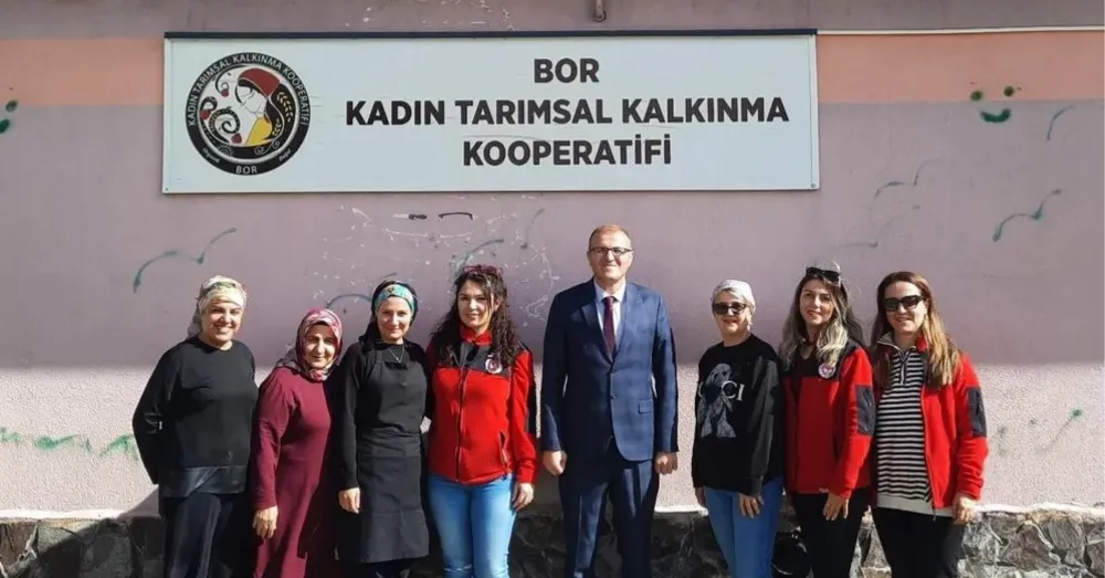 BOR’DA TARIMA KADIN ELİ: İLÇE MÜDÜRLÜĞÜNDEN KOOPERATİF ZİYARETİ
