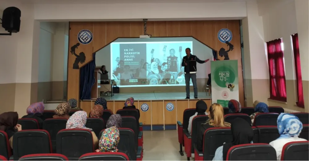 NİĞDE’DE 4 BİNİN ÜZERİNDE VATANDAŞA UYUŞTURUCUYLA MÜCADELE EĞİTİMİ