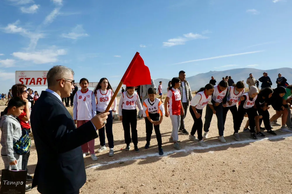 NİĞDE’DE CUMHURİYETİN 102. YILI KROS KOŞUSUYLA KUTLANDI