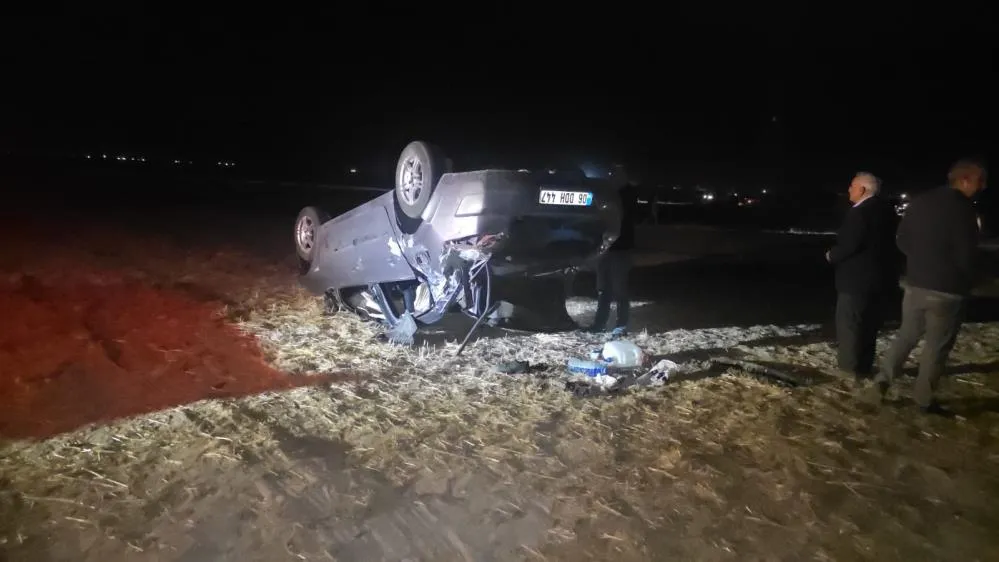 OTOMOBİL TAKLA ATTI: 2 YARALI