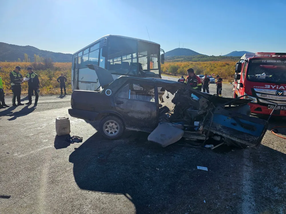 İŞÇİ MİDİBÜSÜ İLE OTOMOBİL ÇARPIŞTI: 3 ÖLÜ, 12 YARALI