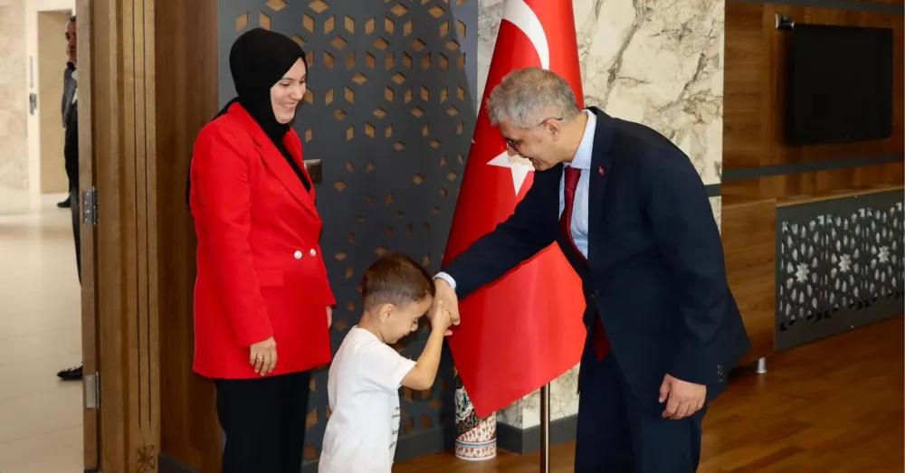 VALİ ÇELİK, CUMHURİYET BAYRAMI TEBRİKLERİNİ KABUL ETTİ