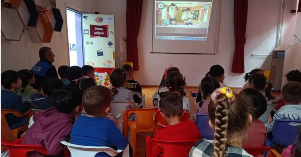 NİĞDE POLİSİNDEN MİNİK YÜREKLERE GÜVEN VE FARKINDALIK DERSİ