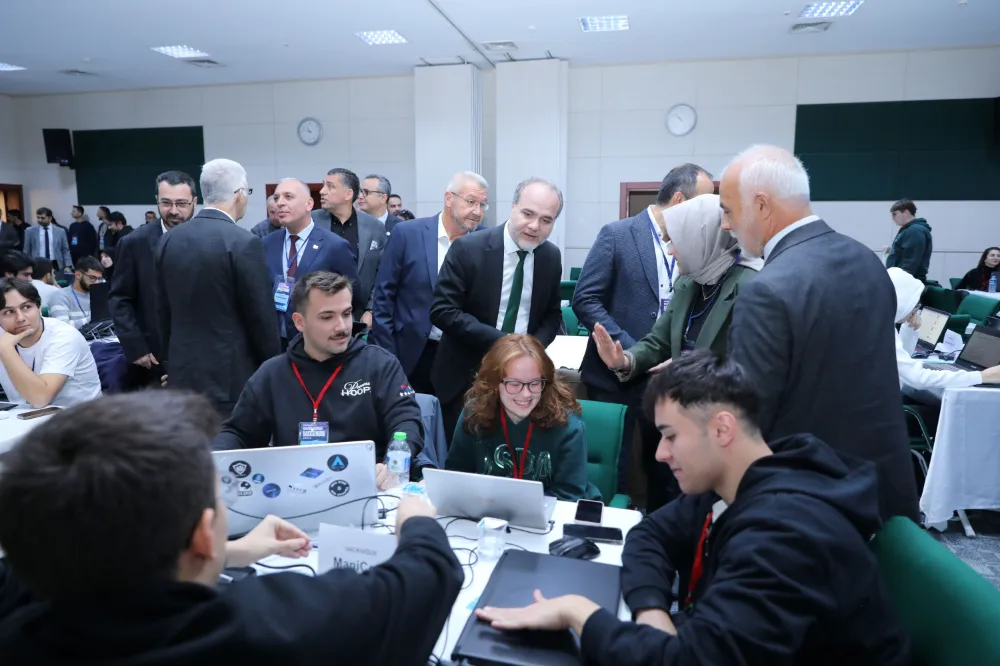 HACKNİĞDE 2025: GELECEĞİN ÇÖZÜMLERİ HACKATHONU BAŞARIYLA TAMAMLANDI