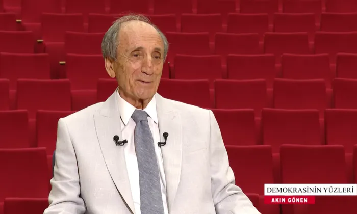 AKIN GÖNEN “DEMOKRASİNİN YÜZLERİ” PROGRAMINDA HAYAT YOLCULUĞUNU ANLATTI