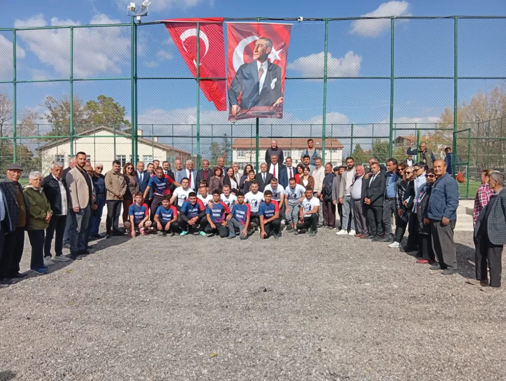 KEMERHİSAR’DA GENÇLERE MÜJDE: YENİ HALI SAHA HİZMETE GİRDİ