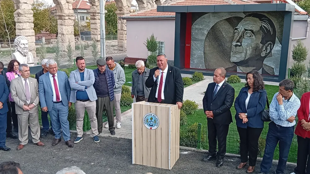 KEMERHİSAR’DA TARİHİ GÜN: GUİNNESS REKORLU “ATATÜRK VE BAYRAK” ESERİ GÖRÜCÜYE ÇIKTI