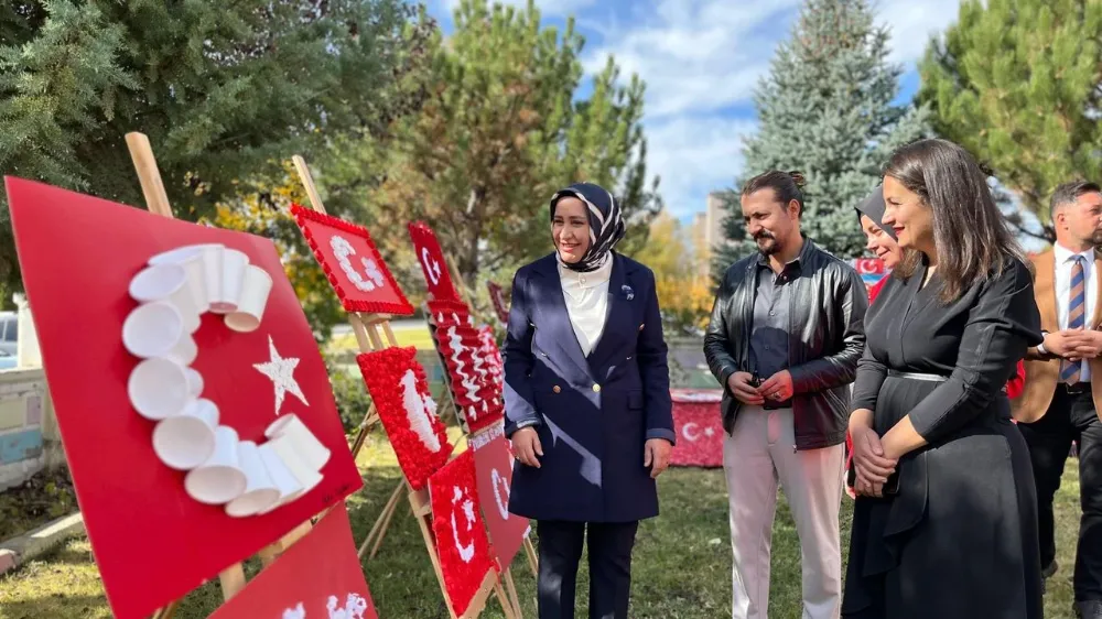 MİNİK ELLERDEN CUMHURİYET COŞKUSU: EMİNE ÇETİNTÜRK ANAOKULU’NDA RENKLİ SERGİ AÇILIŞI