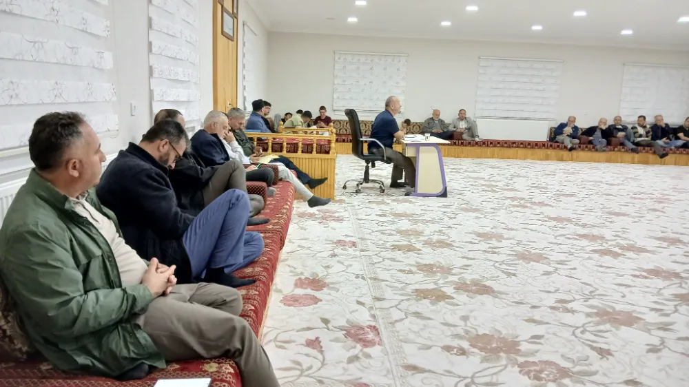 BOR’DA TEFSİR SOHBETLERİNE YOĞUN İLGİ: KUR’AN’IN IŞIĞINDA ANLAMLI BİR GECE