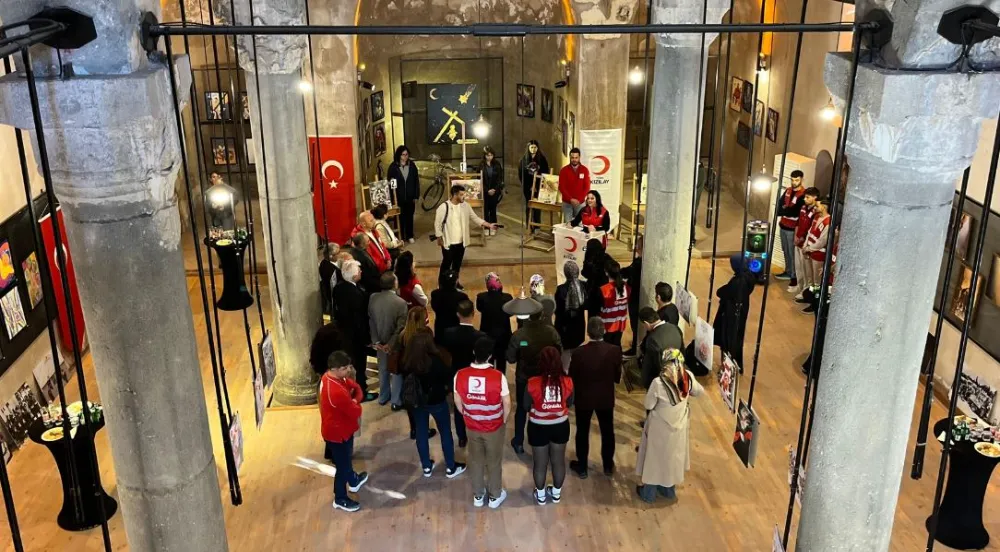 KIZILAY’DAN ANLAMLI ETKİNLİK: NİĞDE’DE LİSELİLERİN FIRÇALARINDAN İYİLİK TABLOLARI