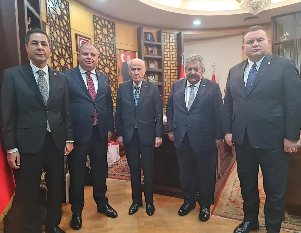 MHP LİDERİ BAHÇELİ, MİLLİ DAYANIŞMA, KARDEŞLİK VE DEMOKRASİ KOMİSYONU ÜYELERİNİ KABUL ETTİ